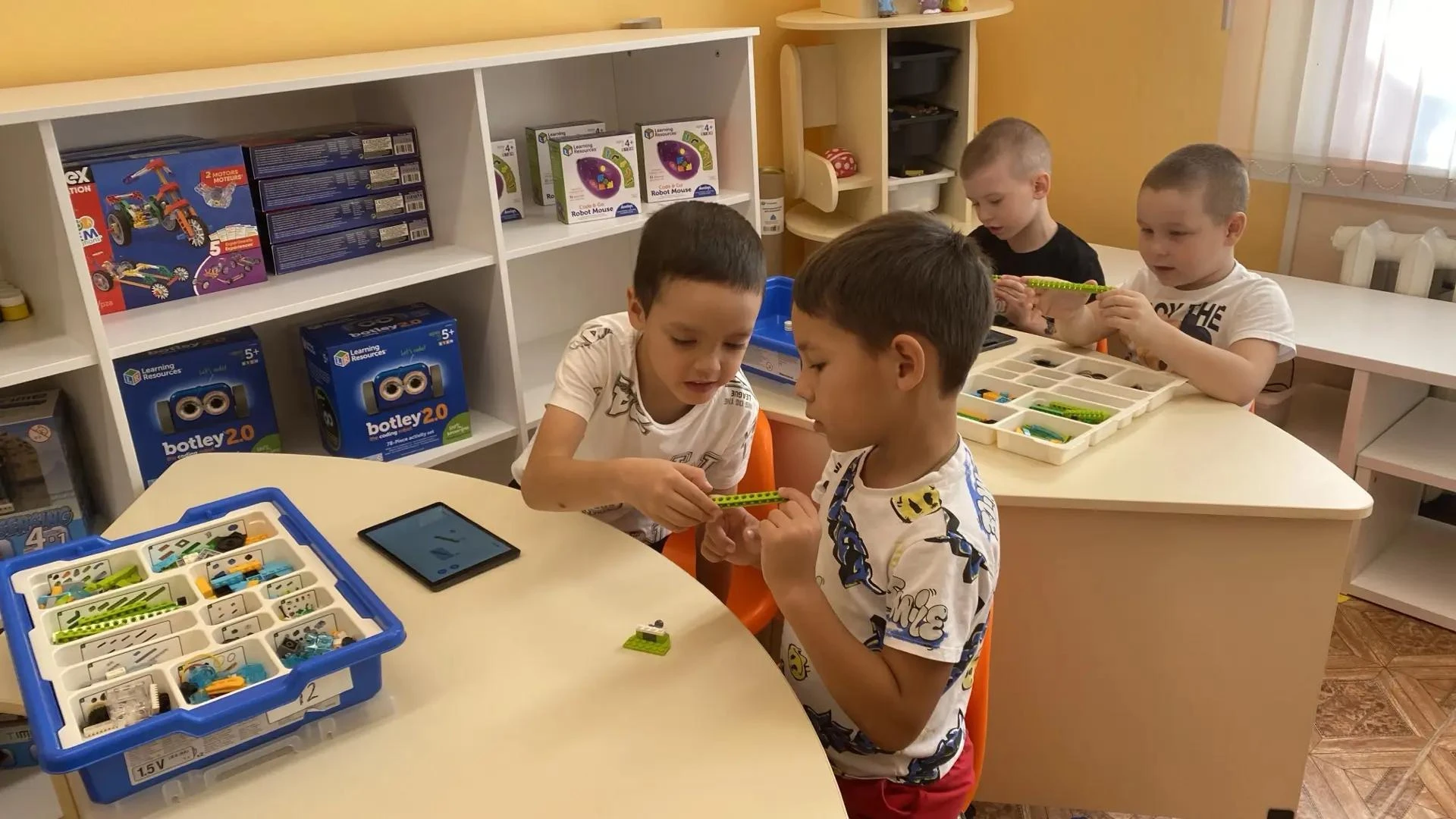 В нашем детском саду стартовал увлекательный проект «Профессионалитет-детский сад» 🎓, ...