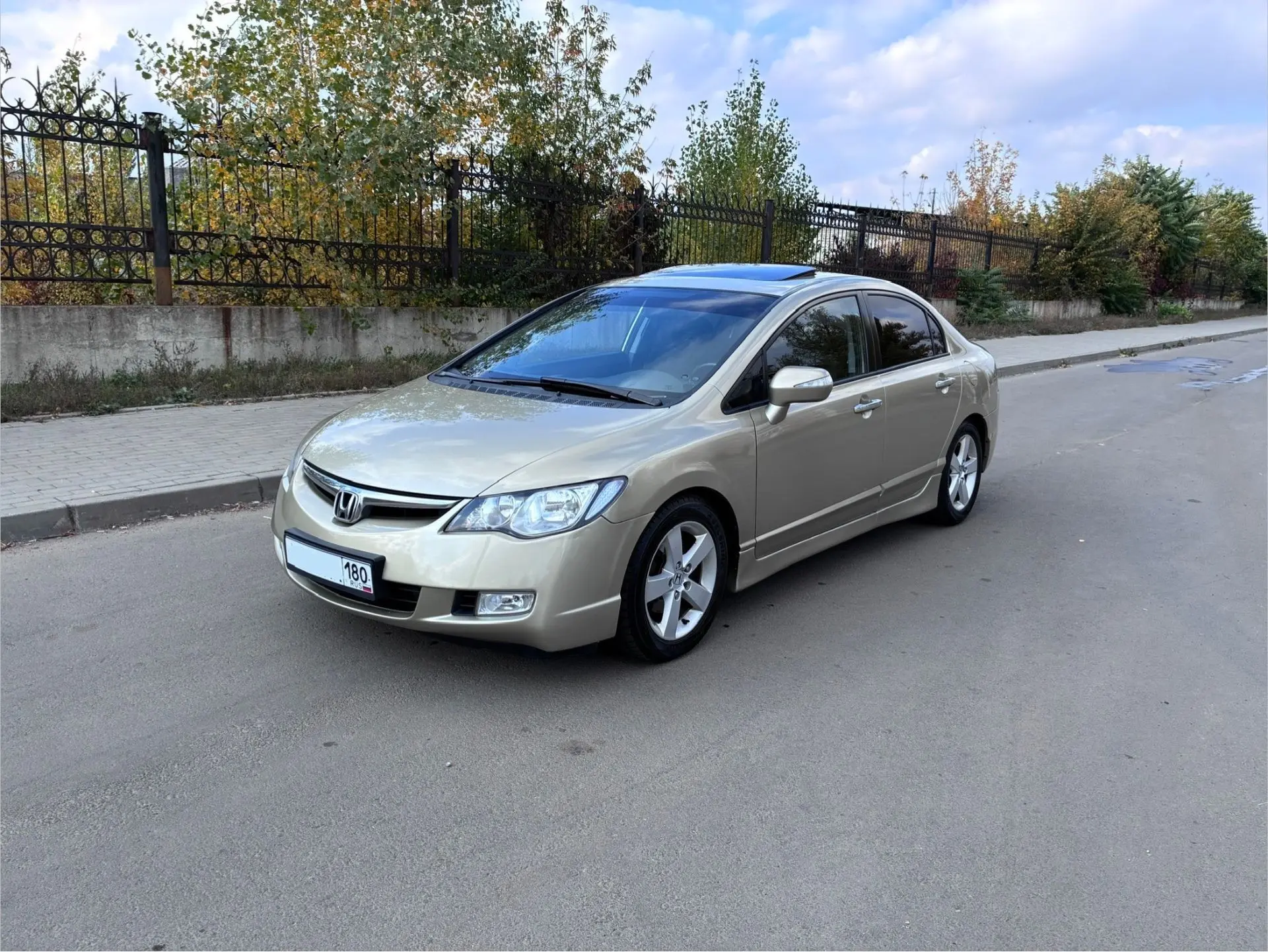 Пpодам Honda Civiс 4D 2007 года.