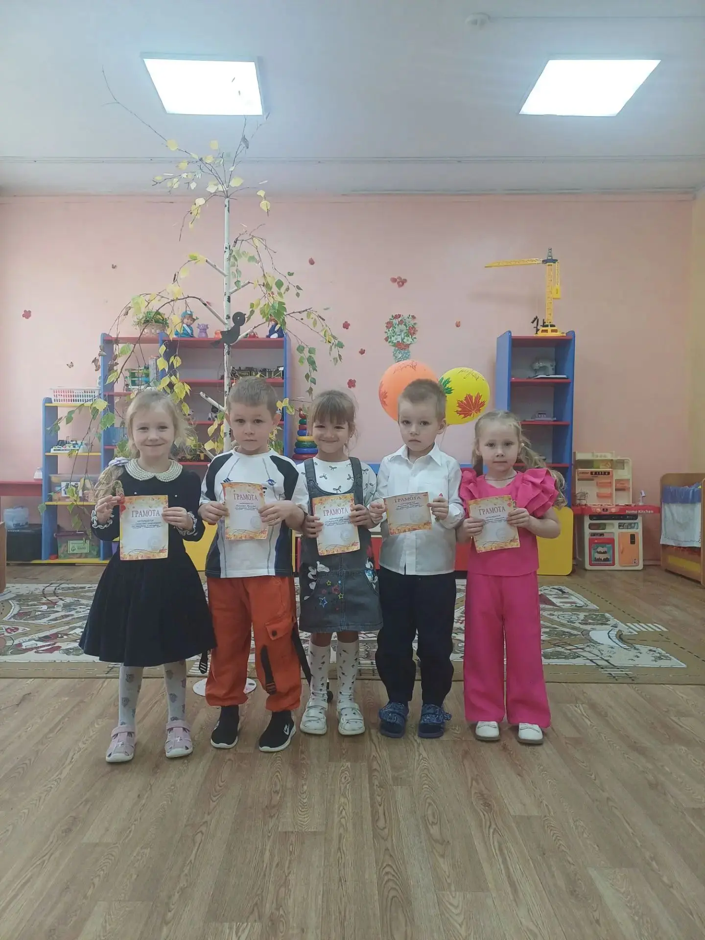 Сегодня в нашей средней группе прошёл конкурс чтецов, посвящённый творчеству Сергея Есе...