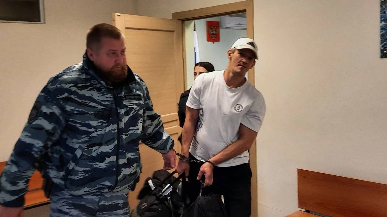 В Свободном обвиняемого в серии краж отправили в СИЗО после похода за кофе