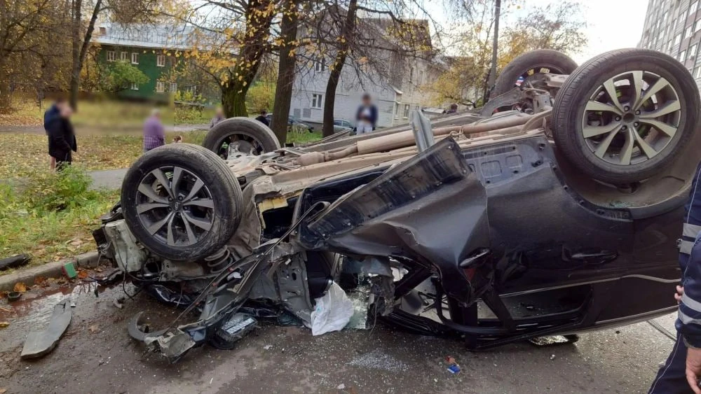 ТОМИКС 📌Жёсткая авария на улице Полины Осипенко чудом обошлась без погибших