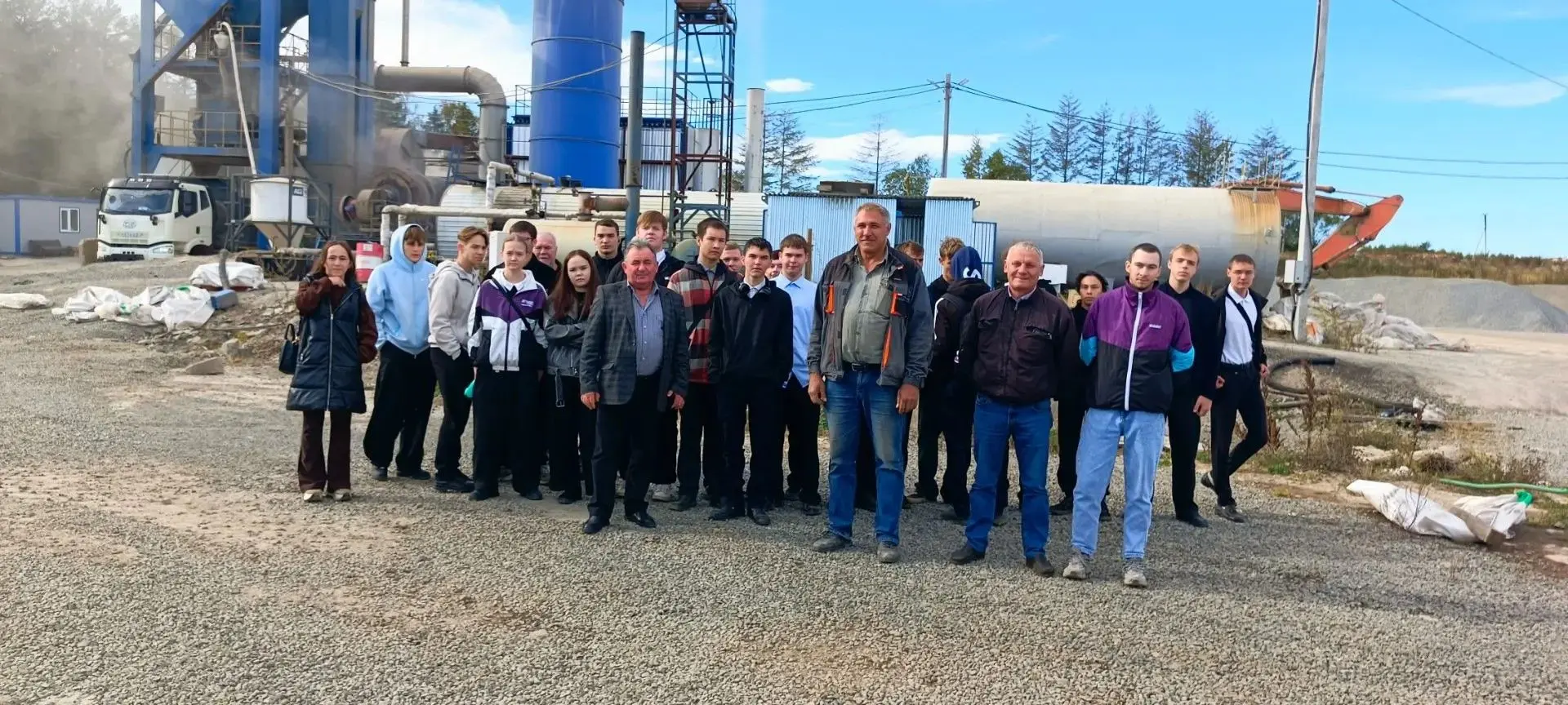 🏭 Студенты группы ТЭМ-25 посетили ООО «Асфальтобетонный завод»