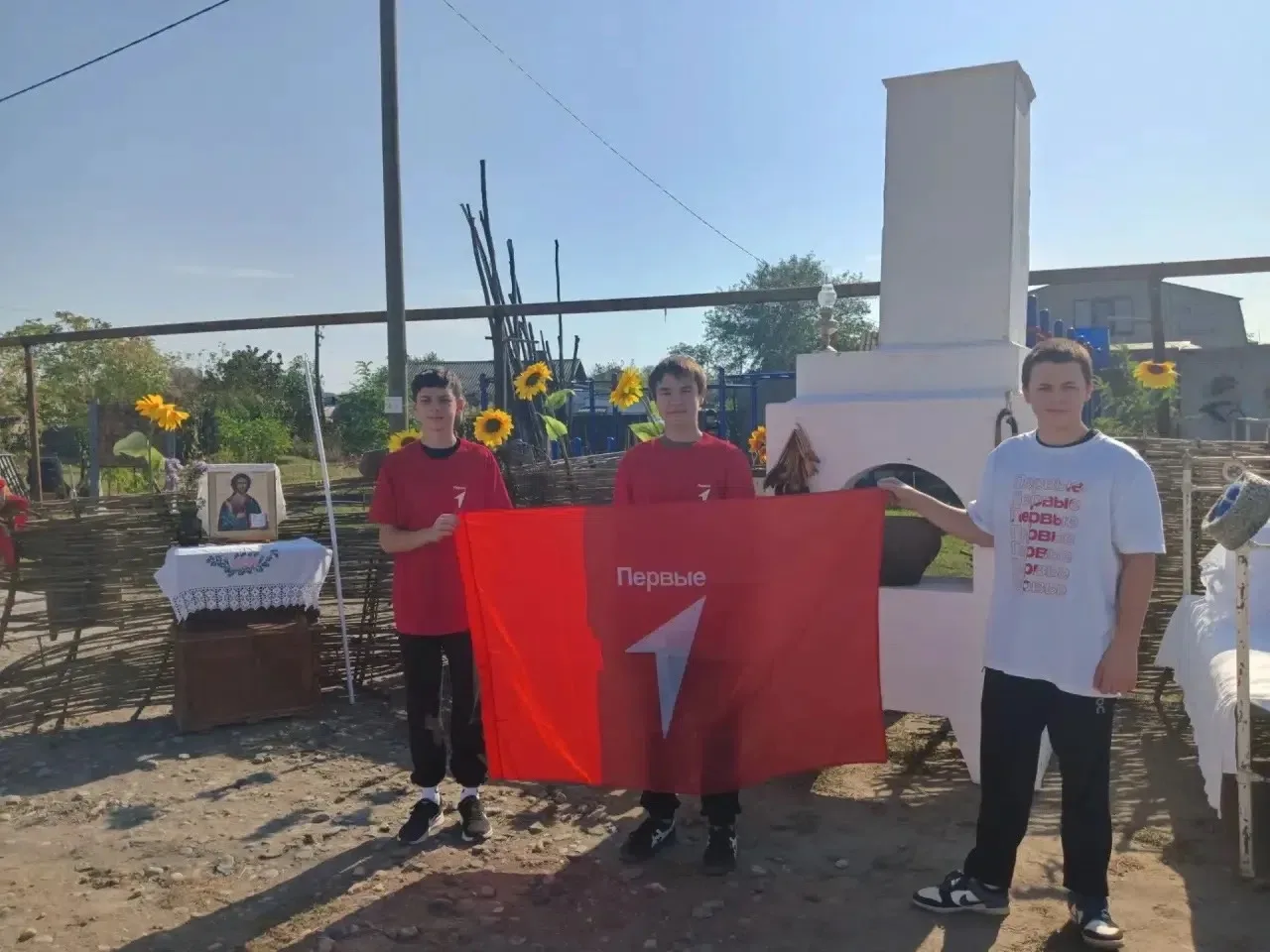 Сегодня в нашей школе прошла  торжественная линейка, на которой директор Старчак Анна В...