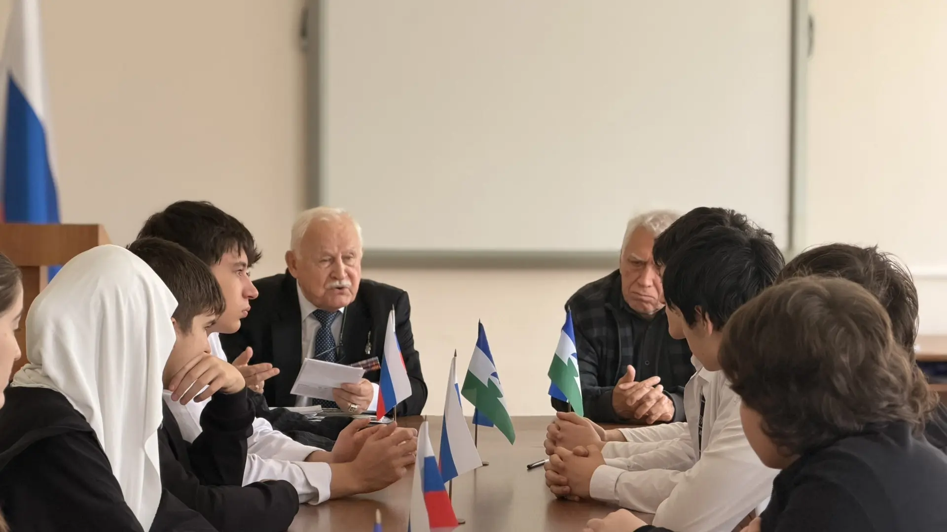 На этой неделе в МКОУ СОШ №24 прошёл Урок мужества для 10 классов. Гостями стали: