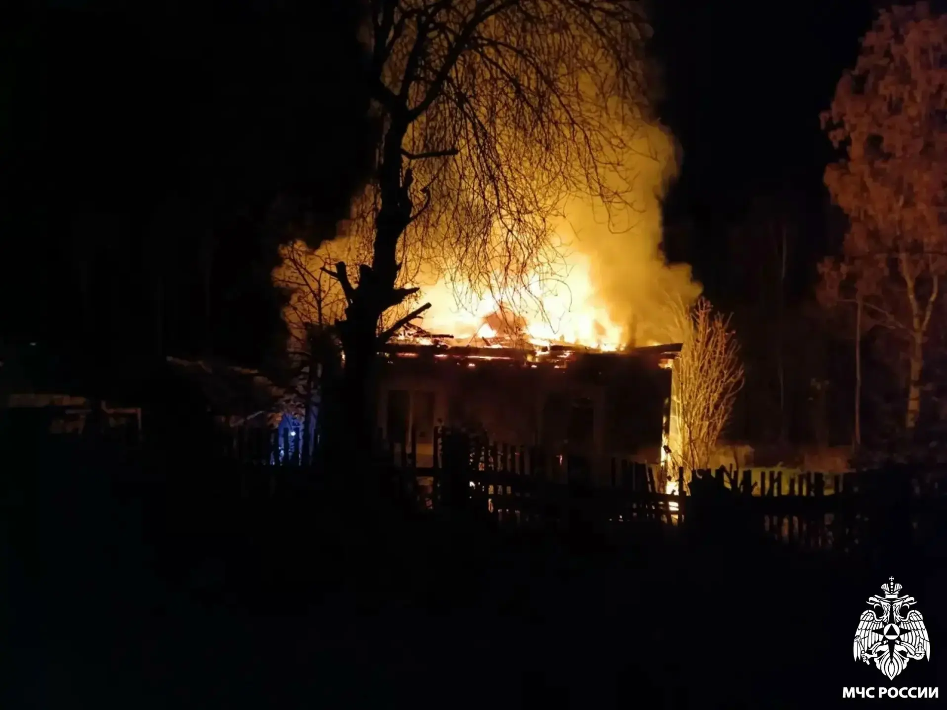 В Тверской области неисправный холодильник стал причиной пожара в жилом доме