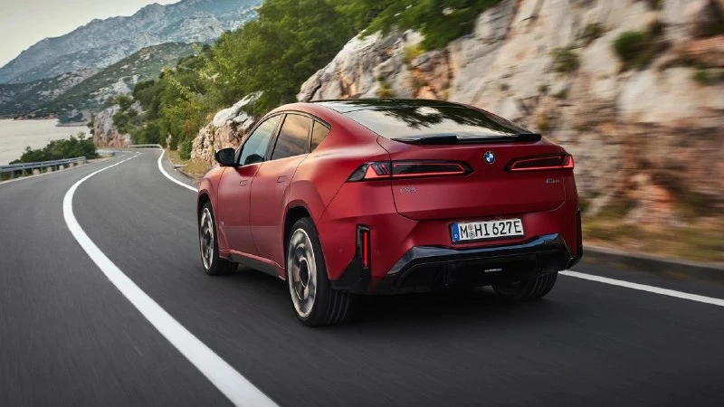 «Теперь Горбатый! Я сказал, Горбатый!» — BMW представила электрическое кросс-купе iX4 ⚡️