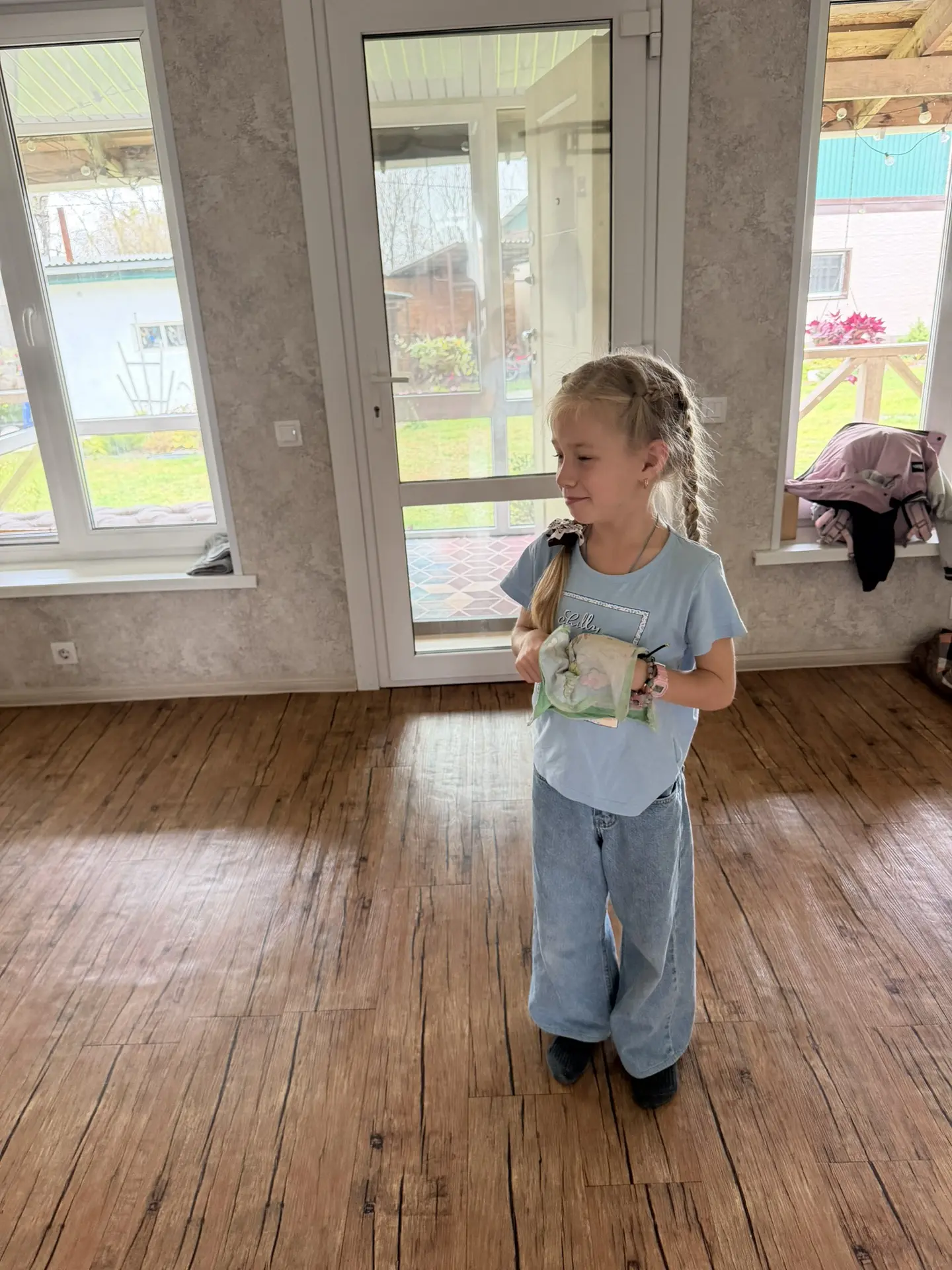 Сегодня наша доченька едет с папой на удаление зуба😬. Я не могу с ними ездить на удале...