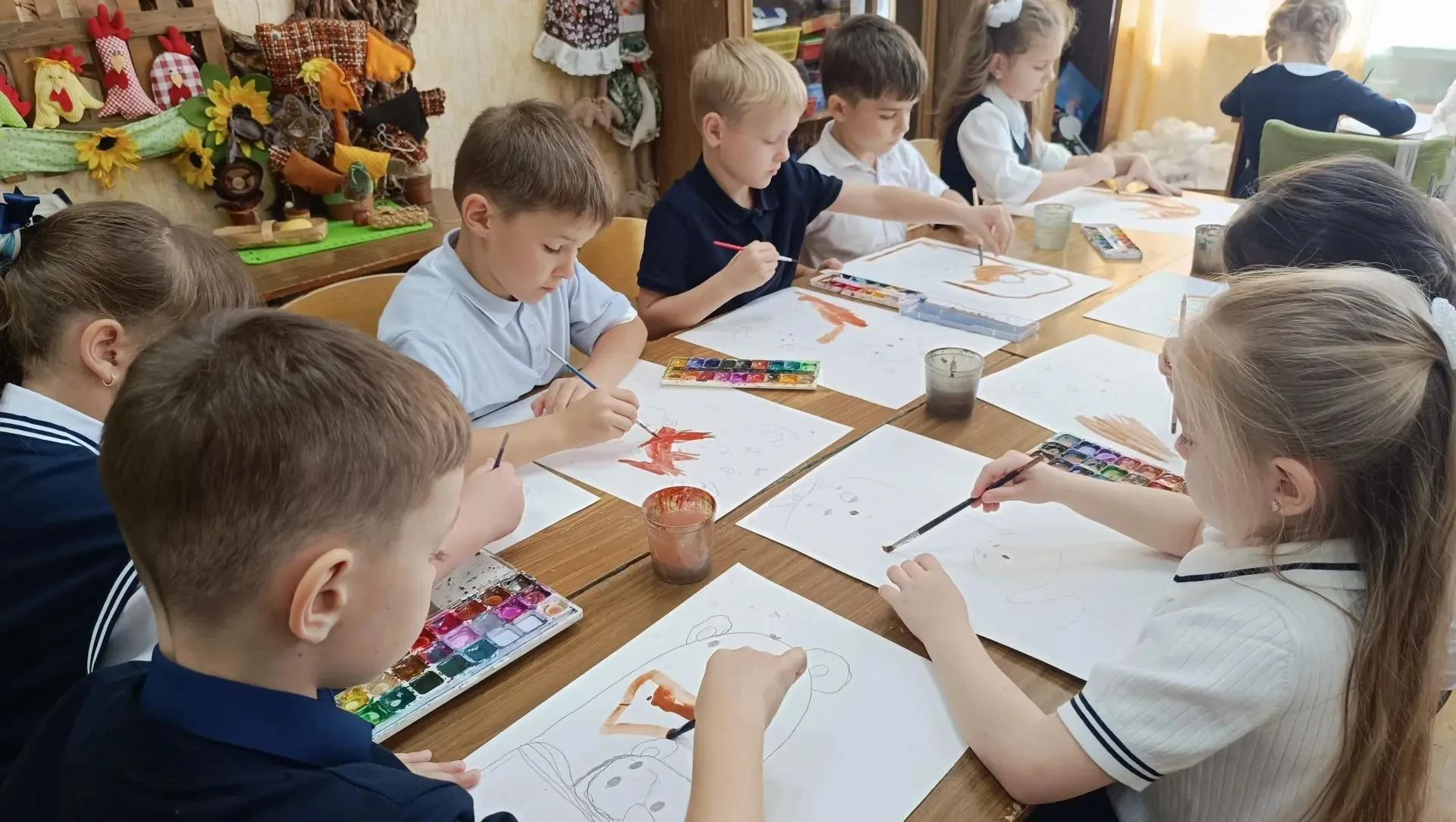 Первоклассники в «Стране рукоделия»: как рождаются маленькие творцы 🎨