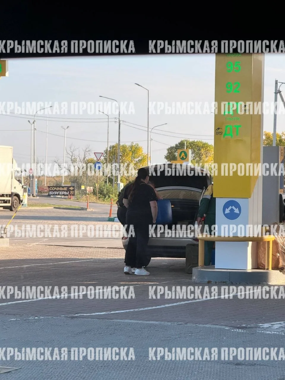⛽️На "Атане" в Джанкое заправляют в канистры