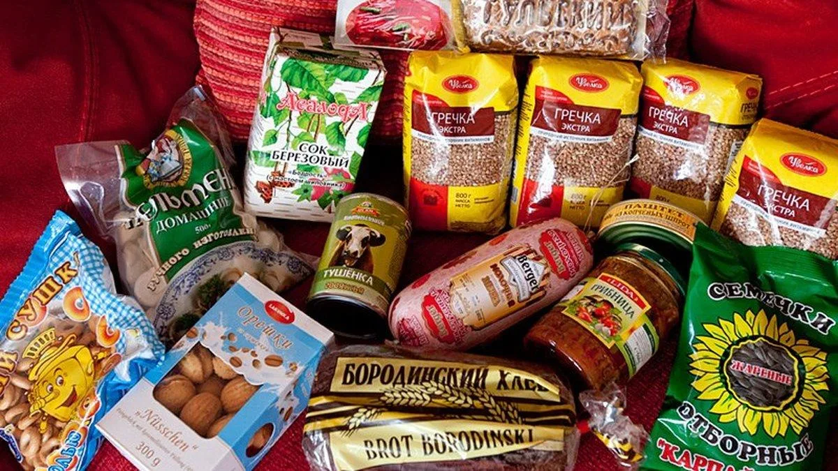 Эмигранты и уехавшие работать или учиться на чужбину просят соотечественников привезти ...
