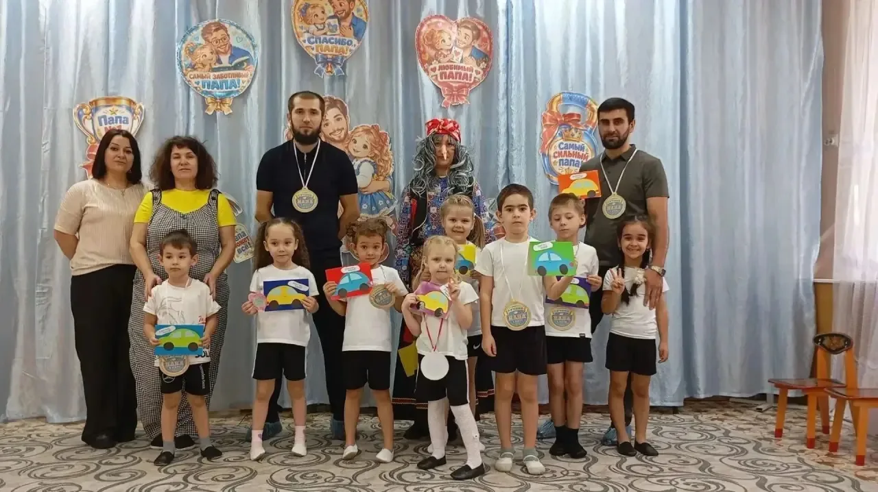 Самый лучший папа мой! В группах «Непоседы» и «Семицветик» отметили День отца.