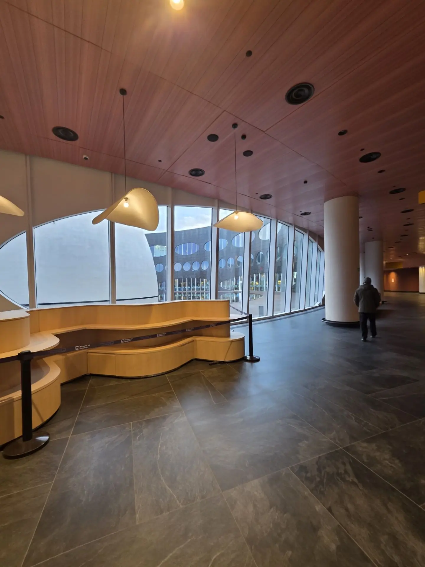 Как обещала выкладываю аэропорт Камчатский внутри.