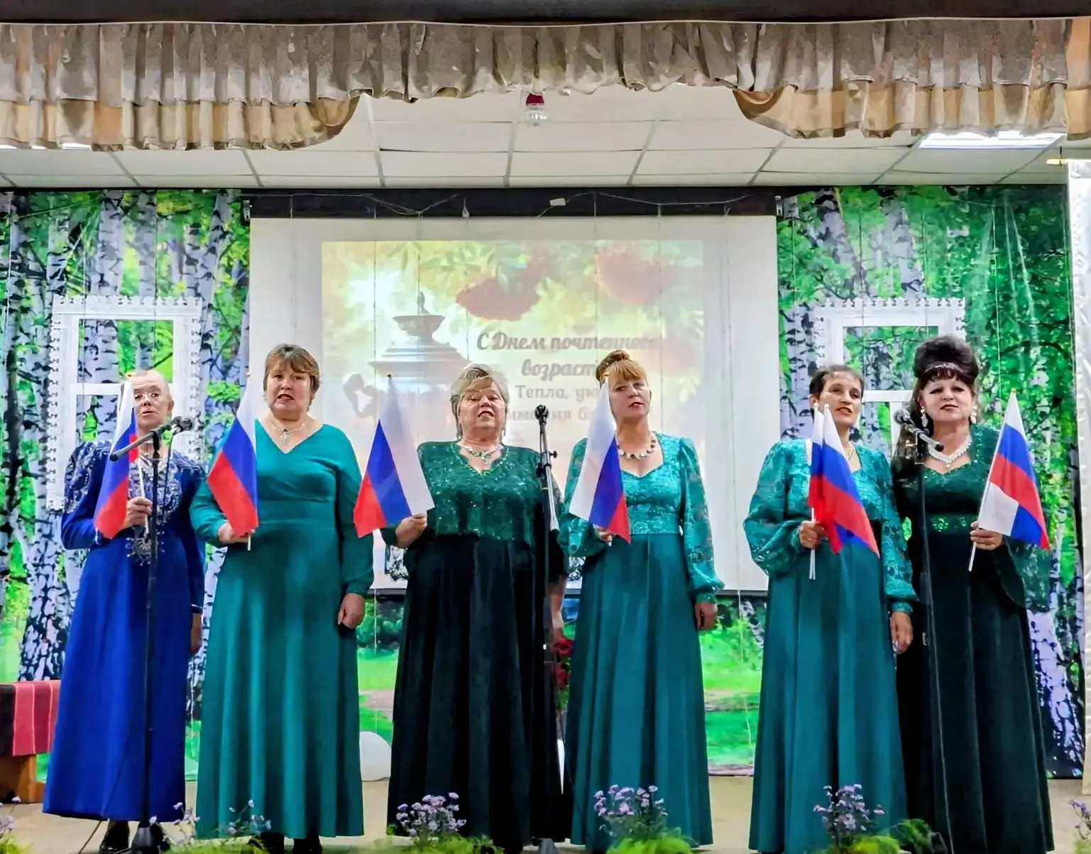А вы, дорогие подписчики, помните, как выглядели в детстве ваши соседи или просто знако...