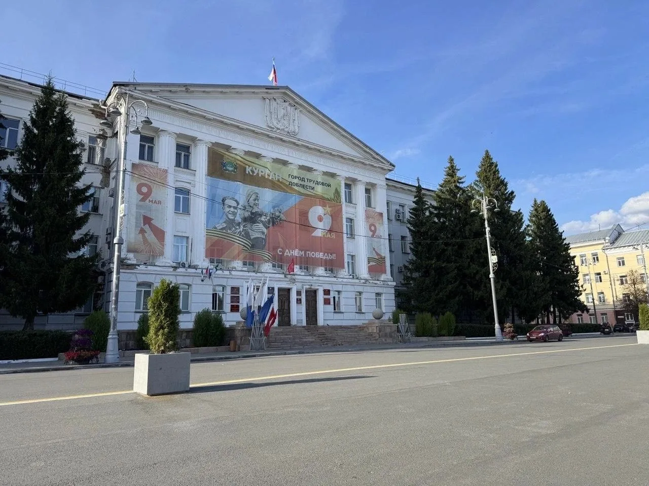 Никто не хочет ремонтировать фасад здания администрации Кургана😢