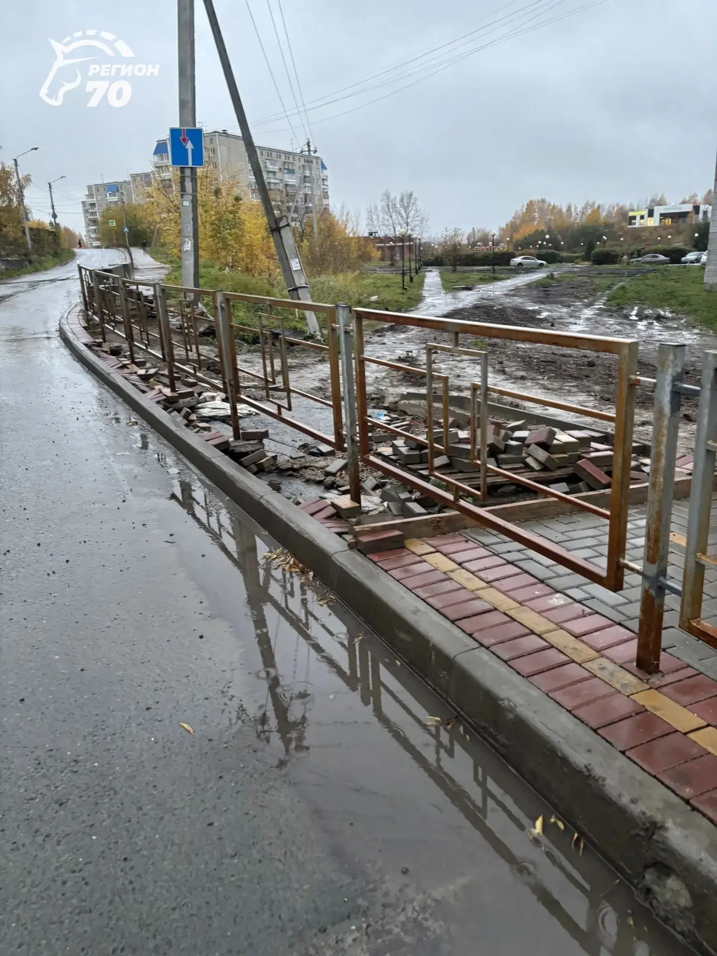 На улице Бирюкова не восстановили тротуар