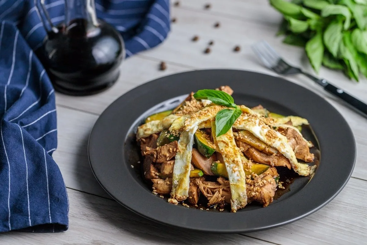 Готовим простой салат с куриным филе 🥗