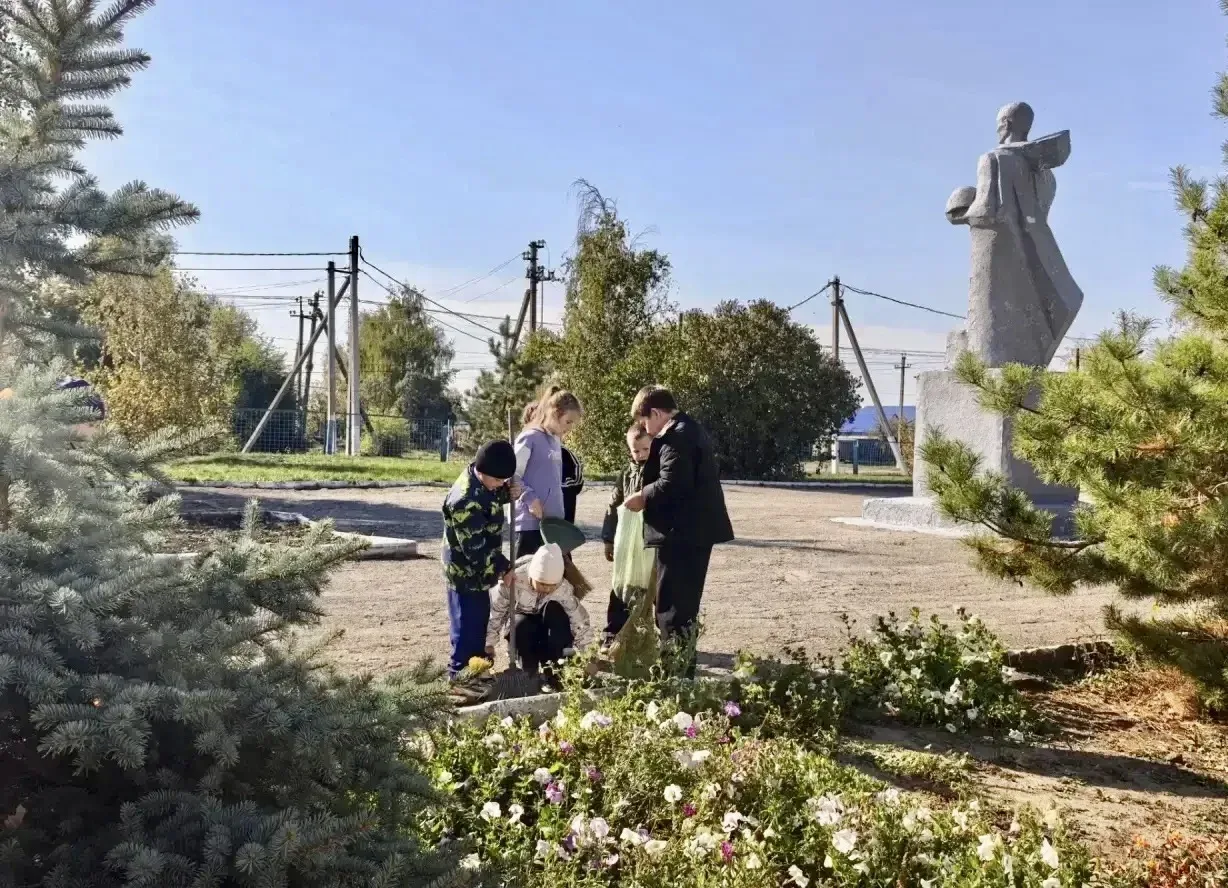 🧹 В Татищевском районе прошёл традиционный санитарный день