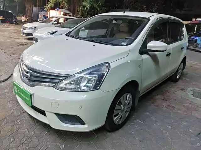 🚗 Nissan 2018
