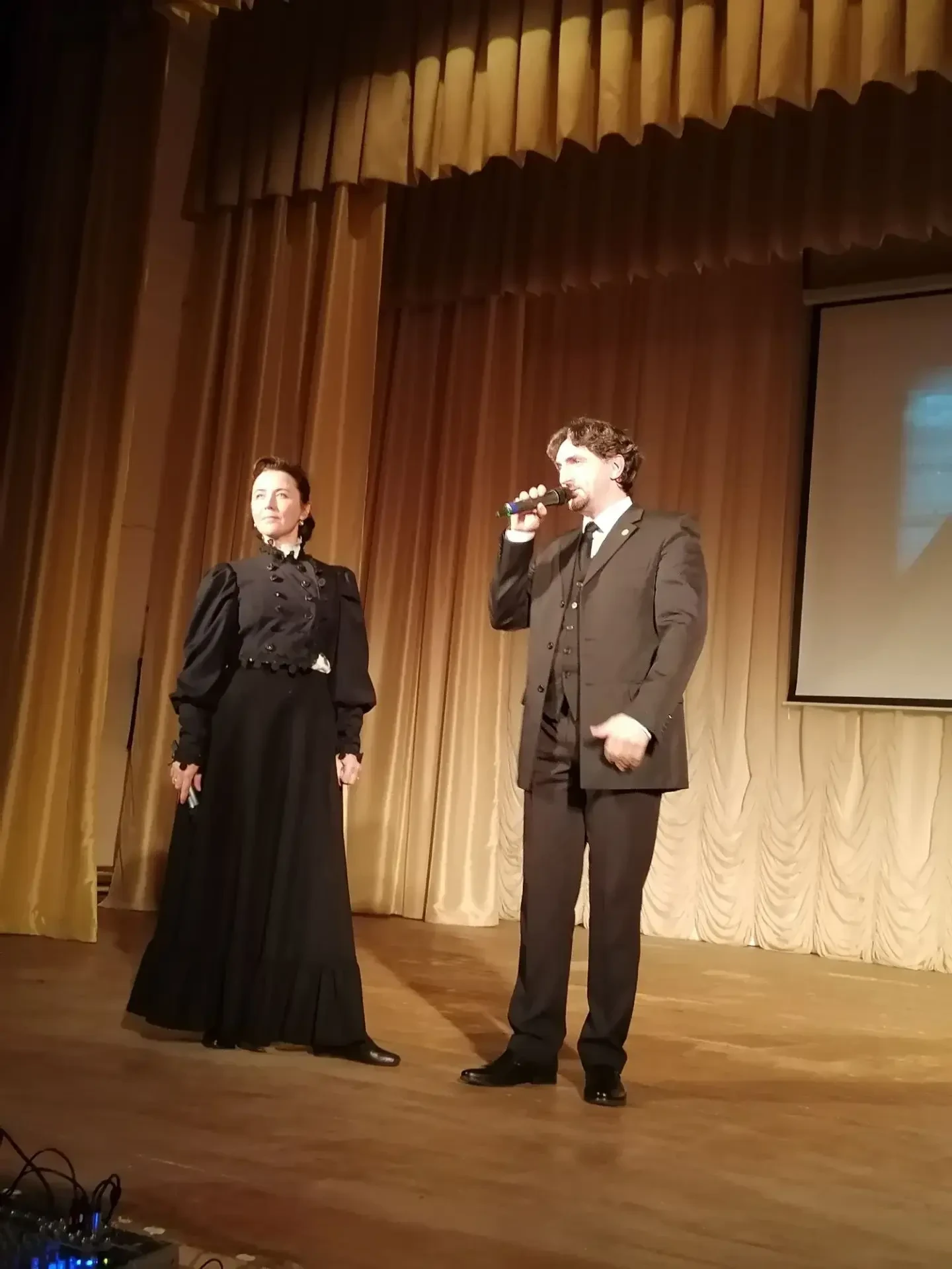 🔥12 октября на сцене клуба посёлка Есинка выступил Театр драмы имени Ольги Берггольц и...
