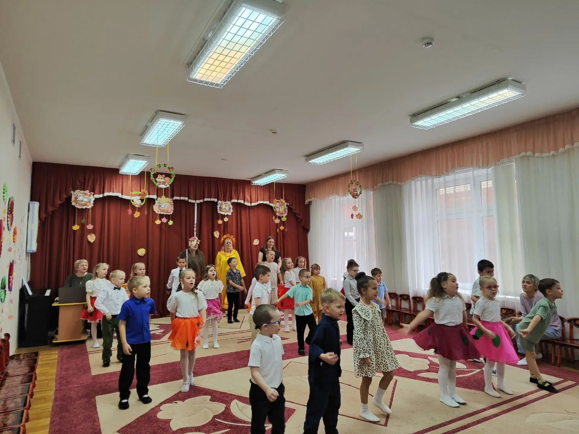 И вновь Золотая Осень закружила наших ребят в волшебном осеннем балу! 🍁