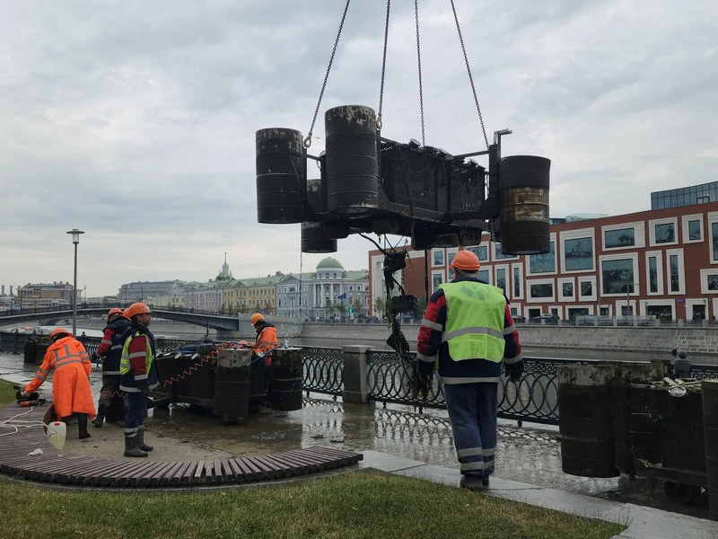 Плавающие фонтаны на Водоотводном канале демонтированы до весны