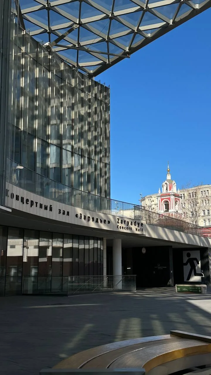 🔎«Куда исчез композитор?»: концерт-детектив с Сергеем Безруковым пройдет в КЗ "Зарядье"