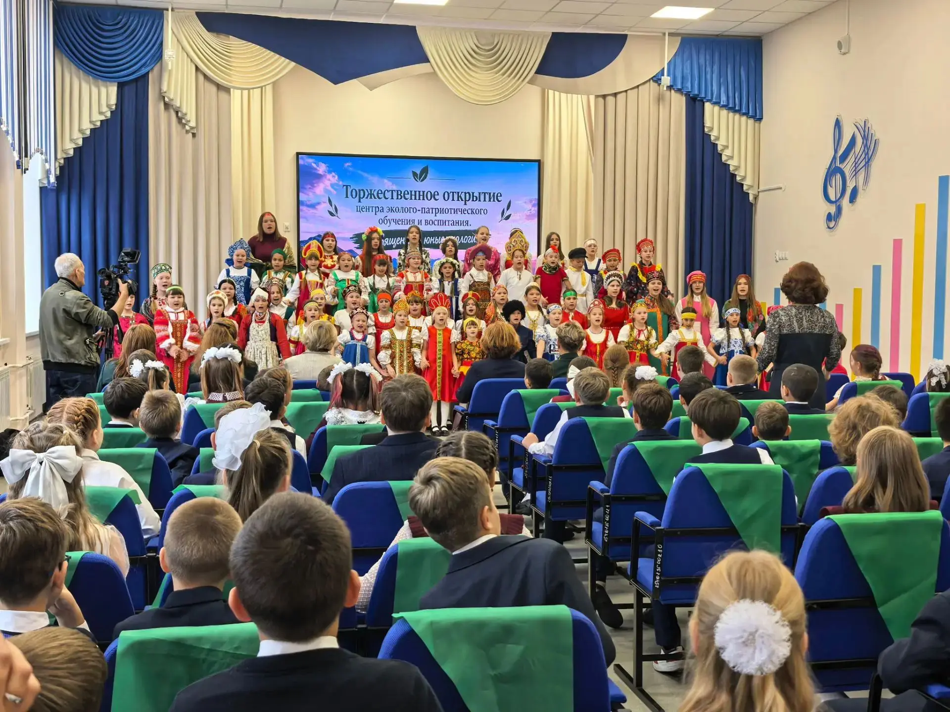 В нашей школе большое и важное событие! Состоялось торжественное открытие центра эколог...