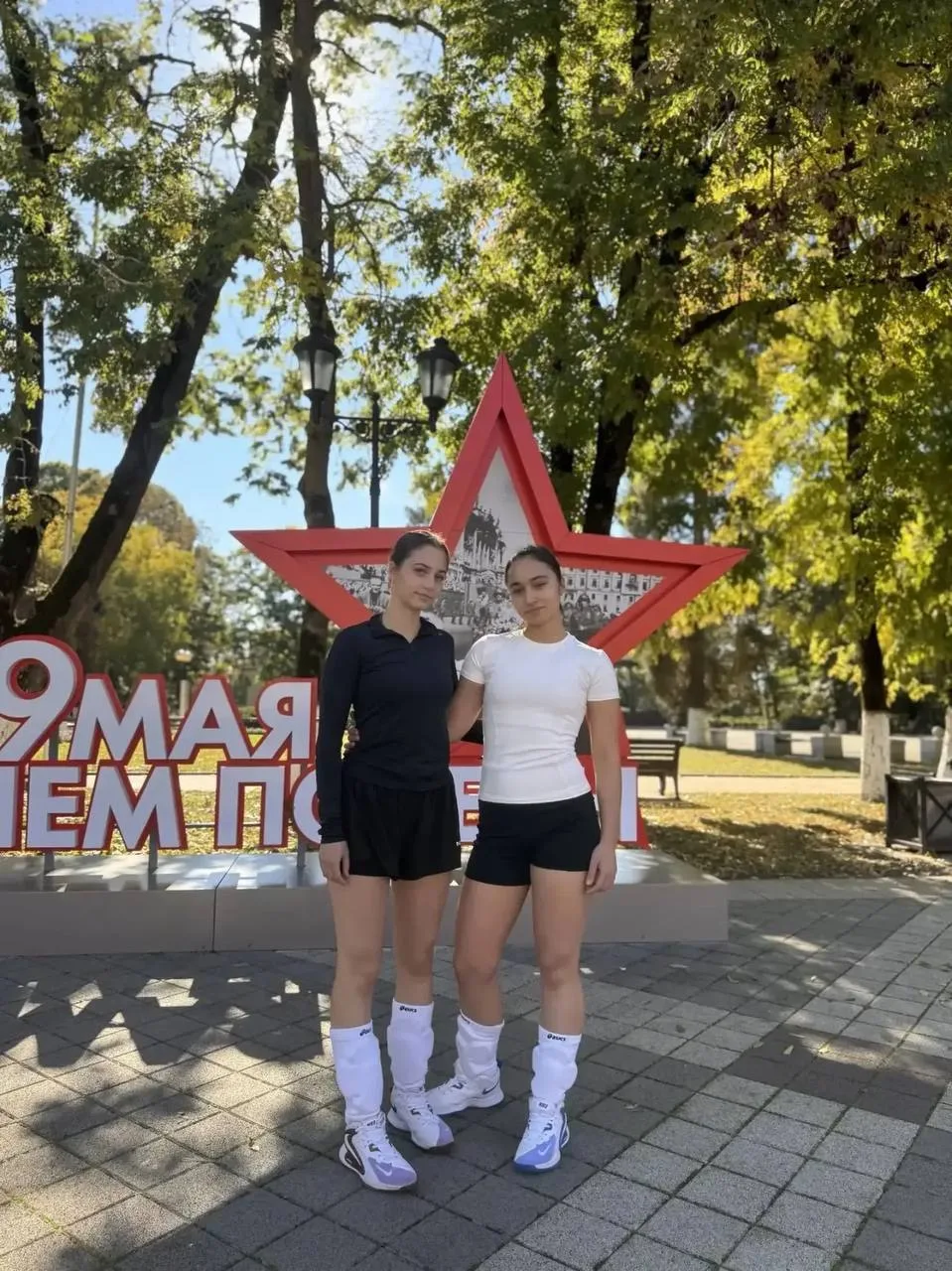 Девушки отделения волейбола спортивной школы "Юность" поздравляют с днем рождения Седу ...