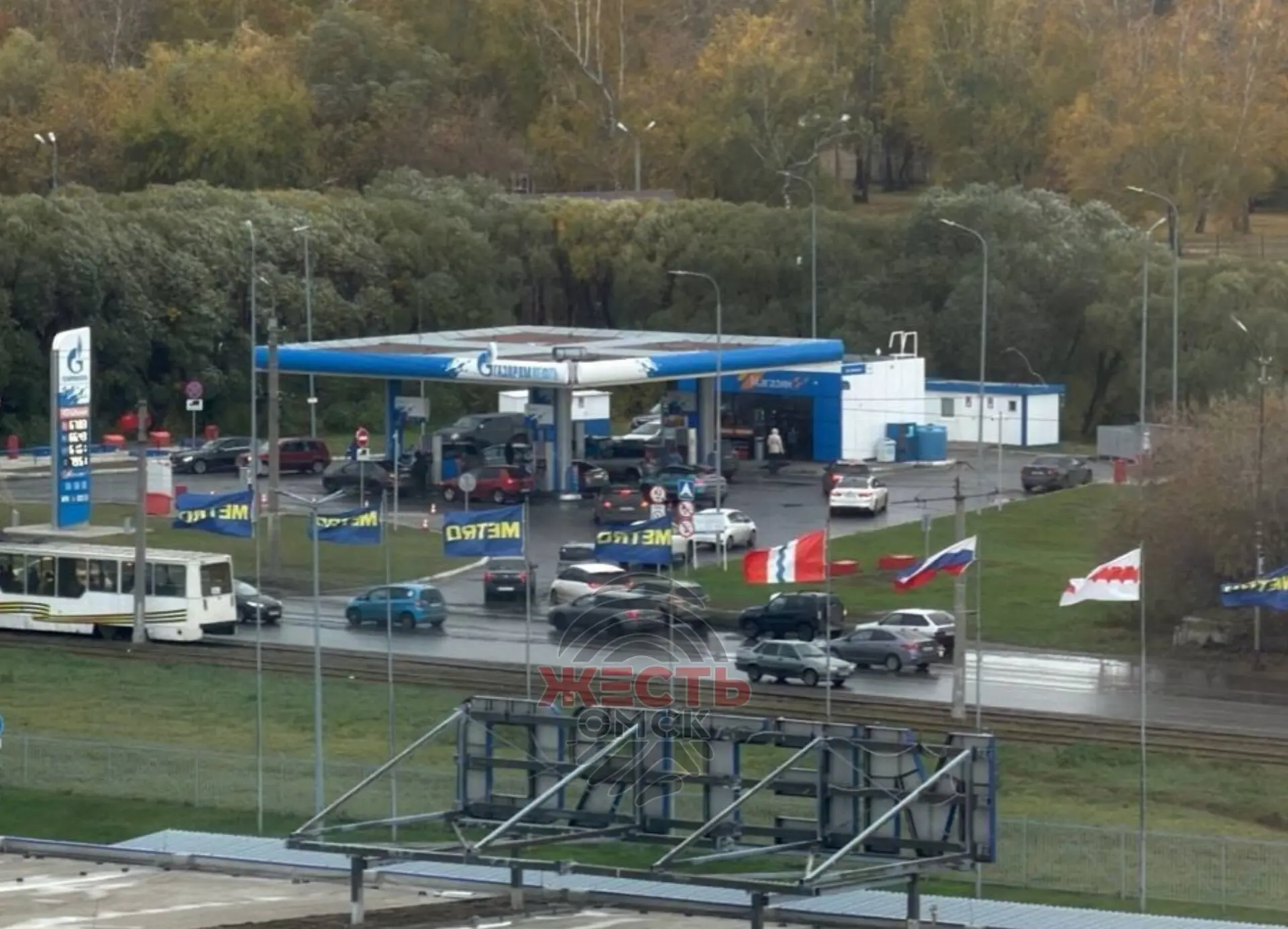 🚘Омичи выстроились в очереди на АЗС из-за опасений возможных перебоев с топливом