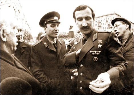 Валерий Анатольевич Бурков родился в семье военного, с детства мечтал о службе и твёрдо...