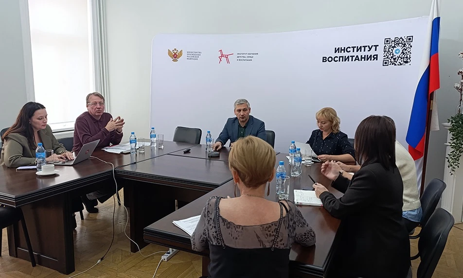 В Институте воспитания прошла рабочая встреча с директором Луганского института развити...