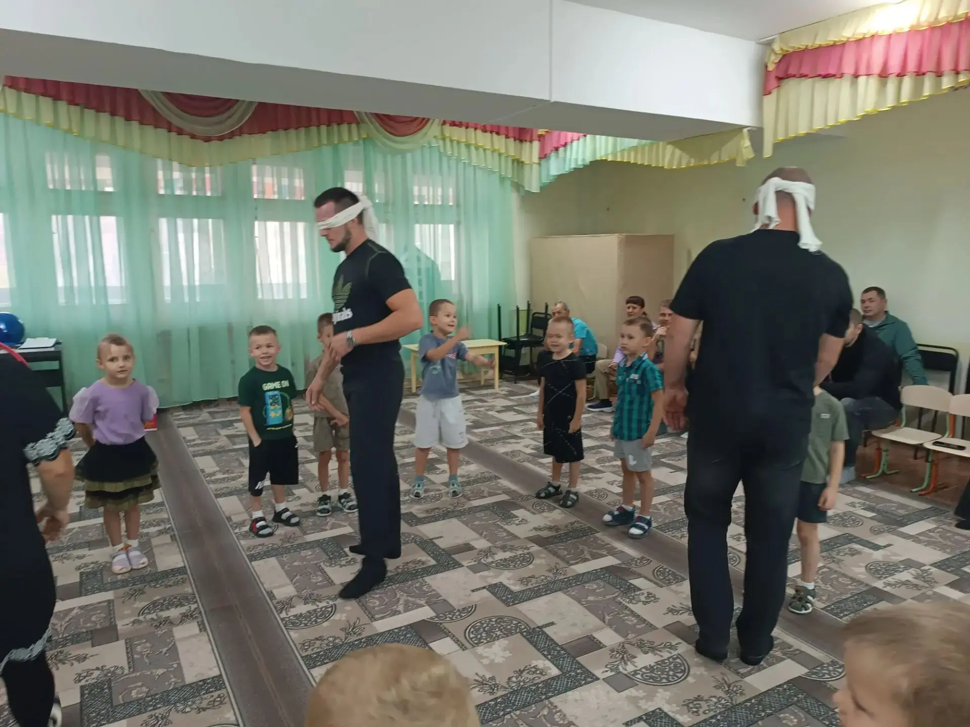 В старшей группе прошло весёлое и трогательное развлечение, посвящённое Дню папы! 💛