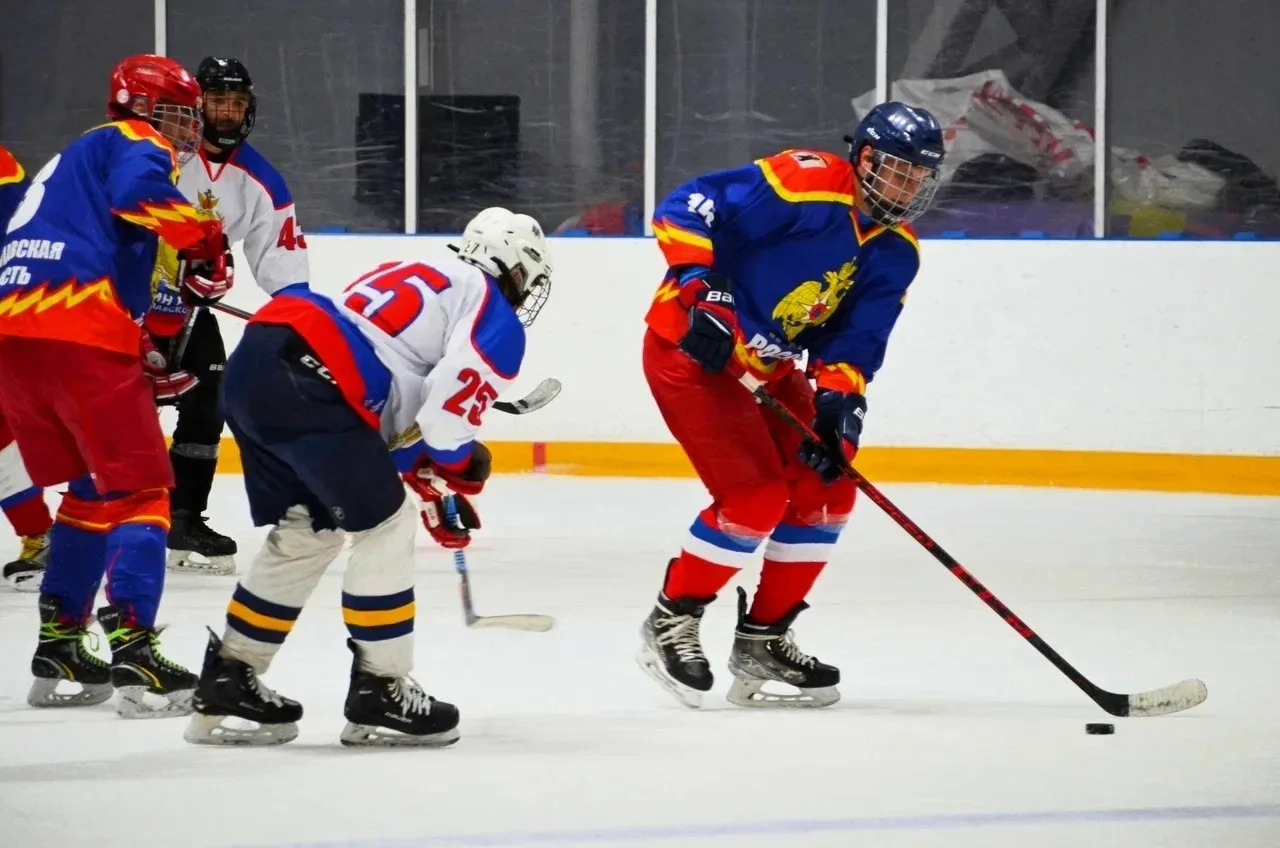 🏒 В Ярославле стартовал региональный этап Офицерской хоккейной лиги
