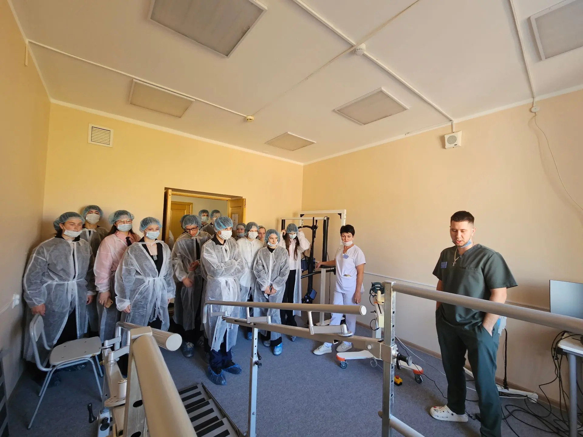 👫Девятиклассники Ивановской школы прошли профтур в местную больницу