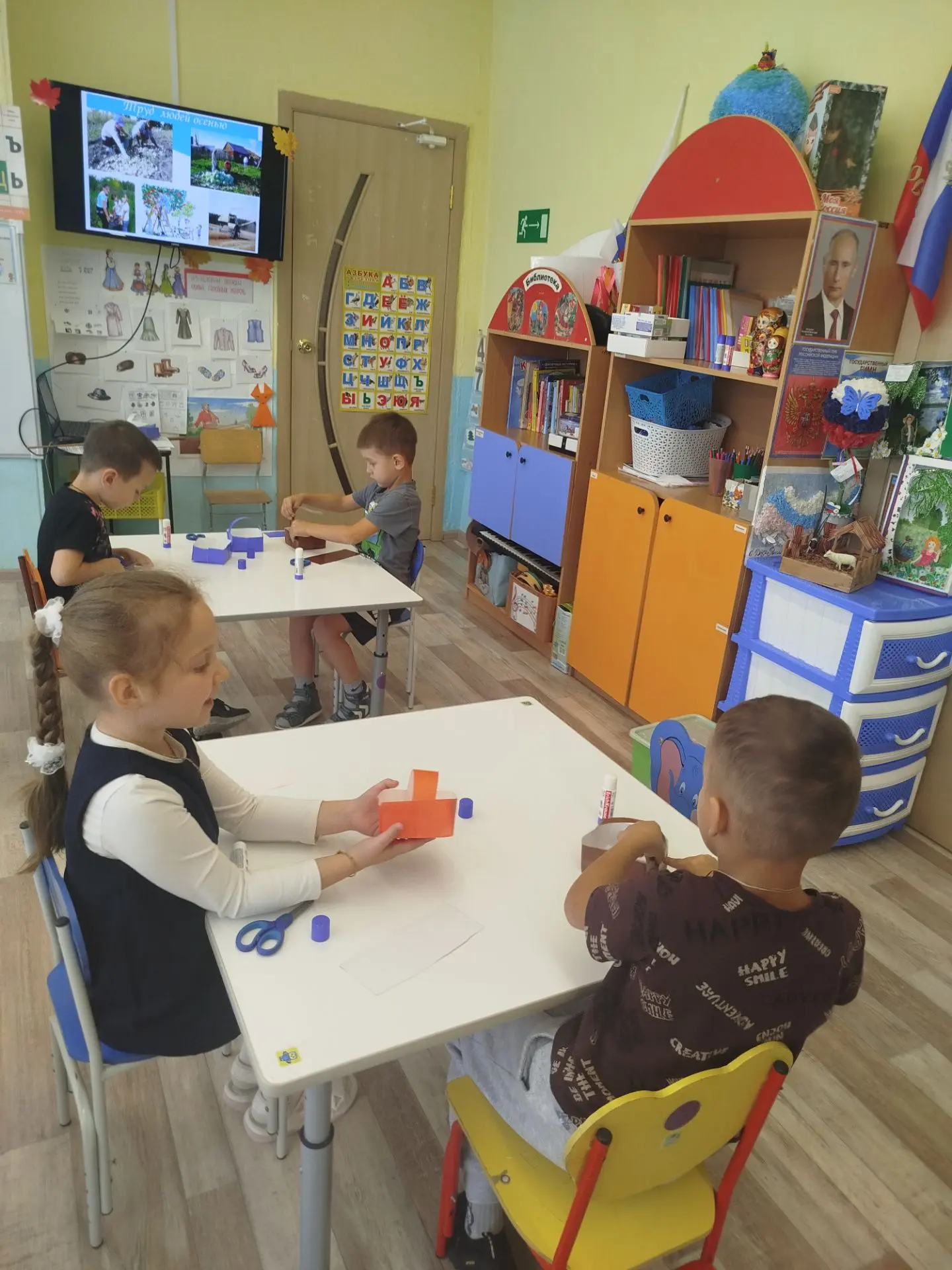 В группе «Вишенка»🍒 прошло занятие по конструированию из бумаги на тему «Корзинка».