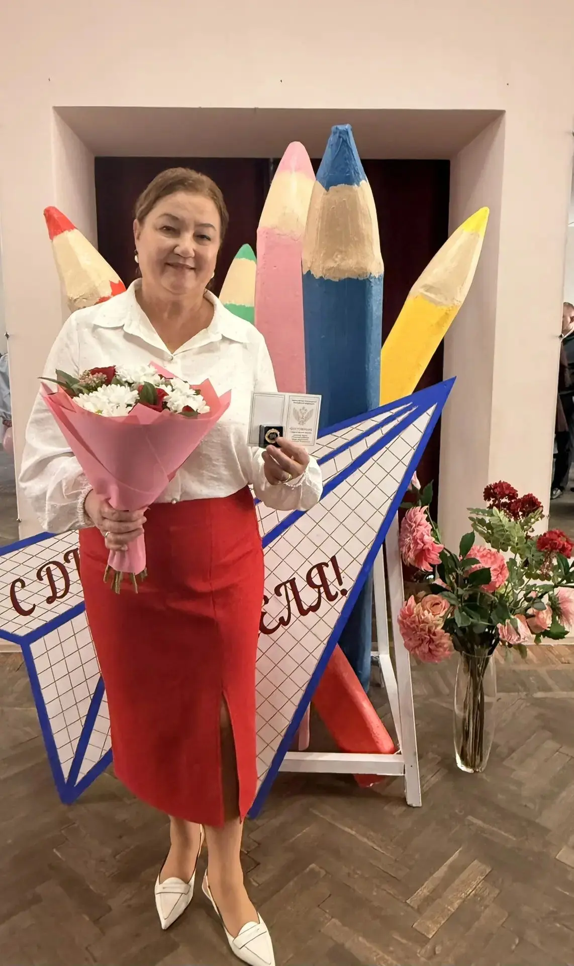 🎉💐 Сегодня в торжественной обстановке Дворца Культуры учителю-логопеду нашего детског...