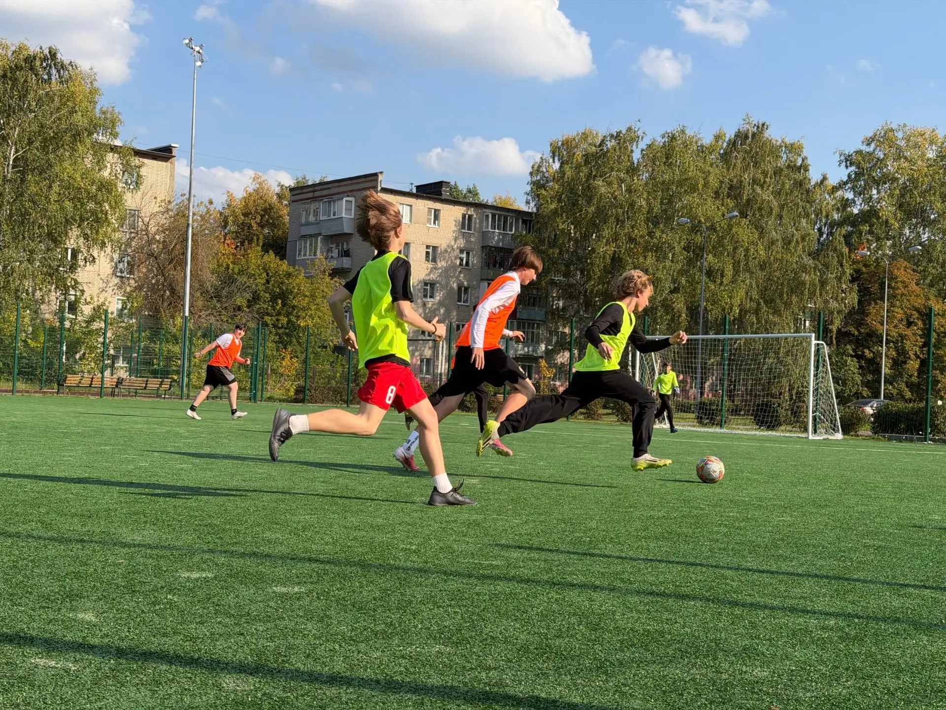 ⚽ Футбол в Губернском лицее: игра для настоящих командных игроков!