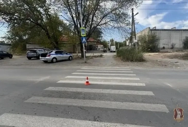 На юге Волгограда водитель сбил девушку и скрылся