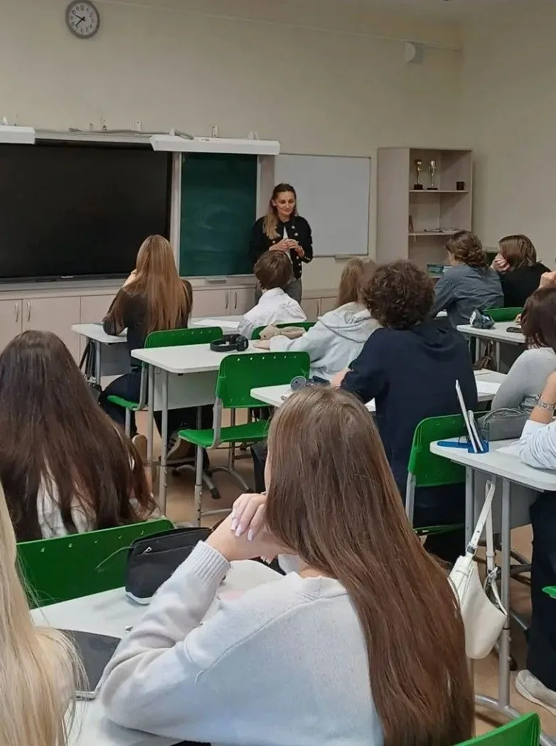 🎓 Гости на уроках экономики: знакомимся с профессией ЮРИСТА!