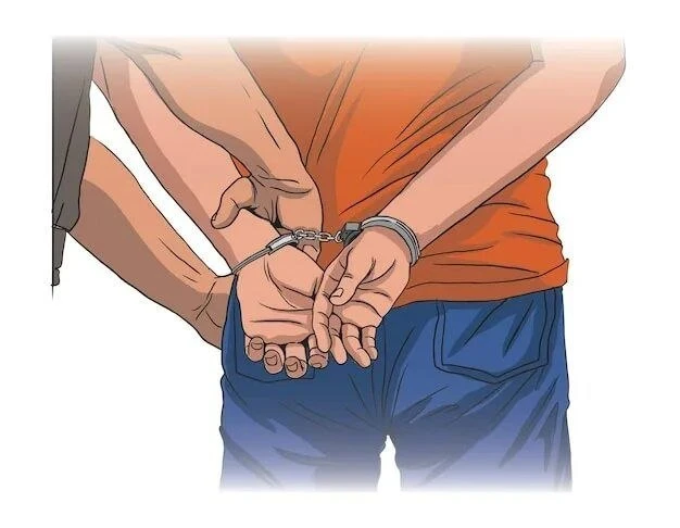 В Мангуш приехал наряд полиции и забрал в отдел 40-летнего мужчину. Тот на улице, будуч...