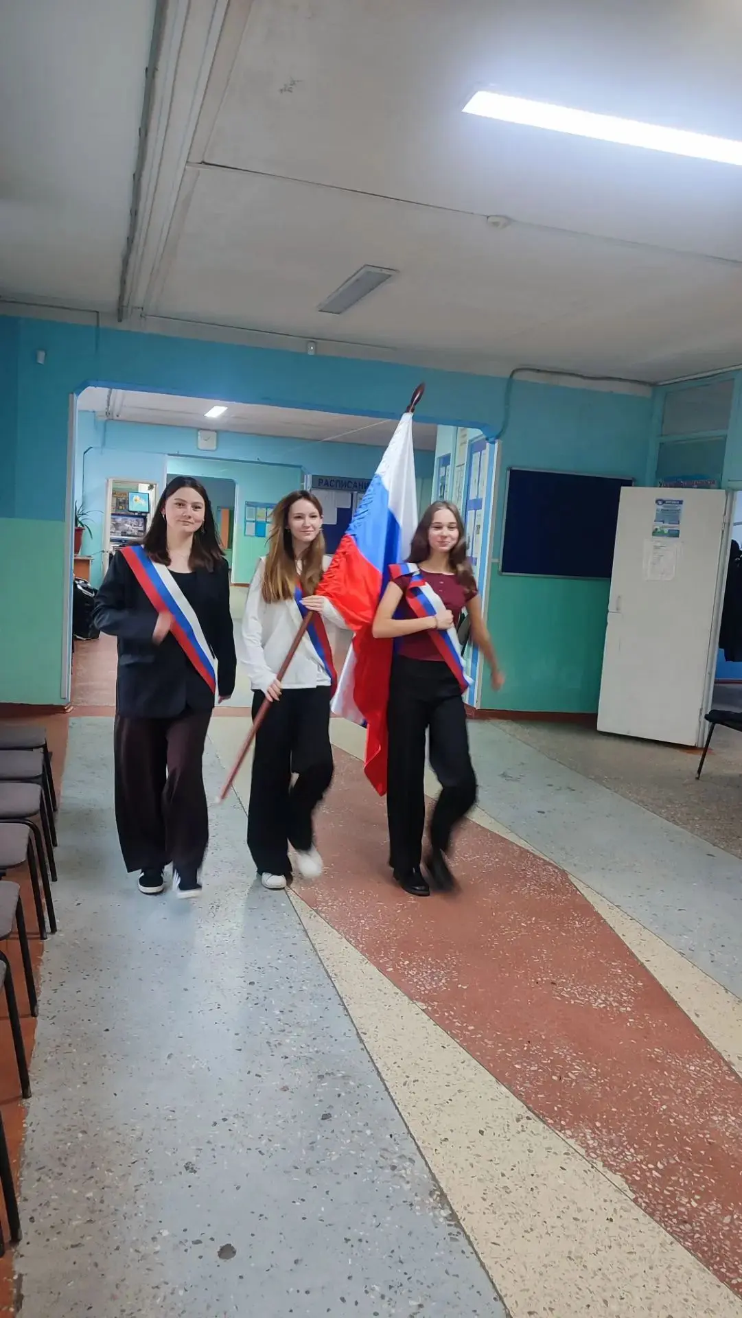 Сегодня в нашей школе прошла традиционная торжественная линейка, посвященная началу нов...