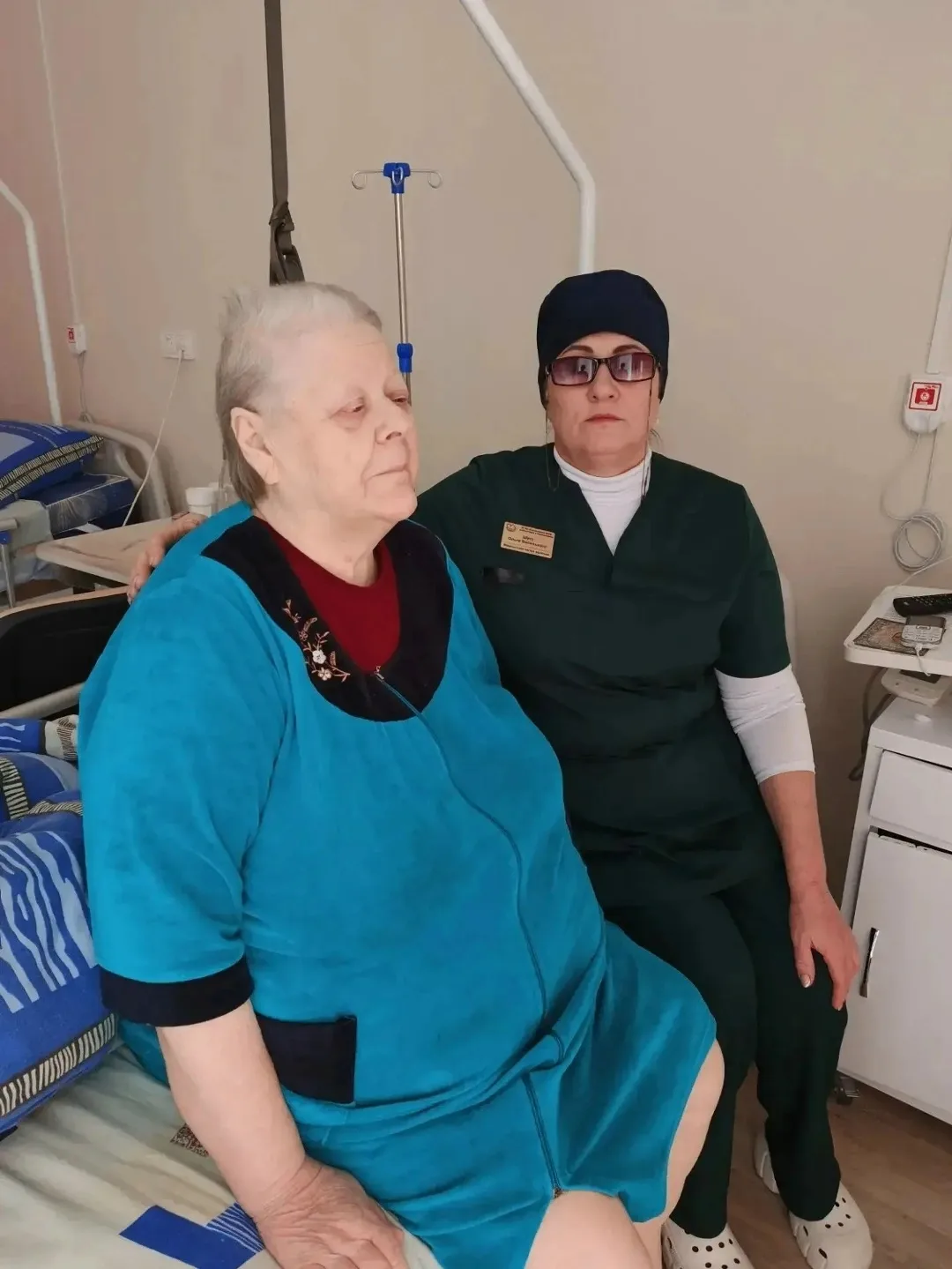 Каждое утро бабушка просыпается раньше всех. Пока в нашем доме ещё тихо, она уже завари...