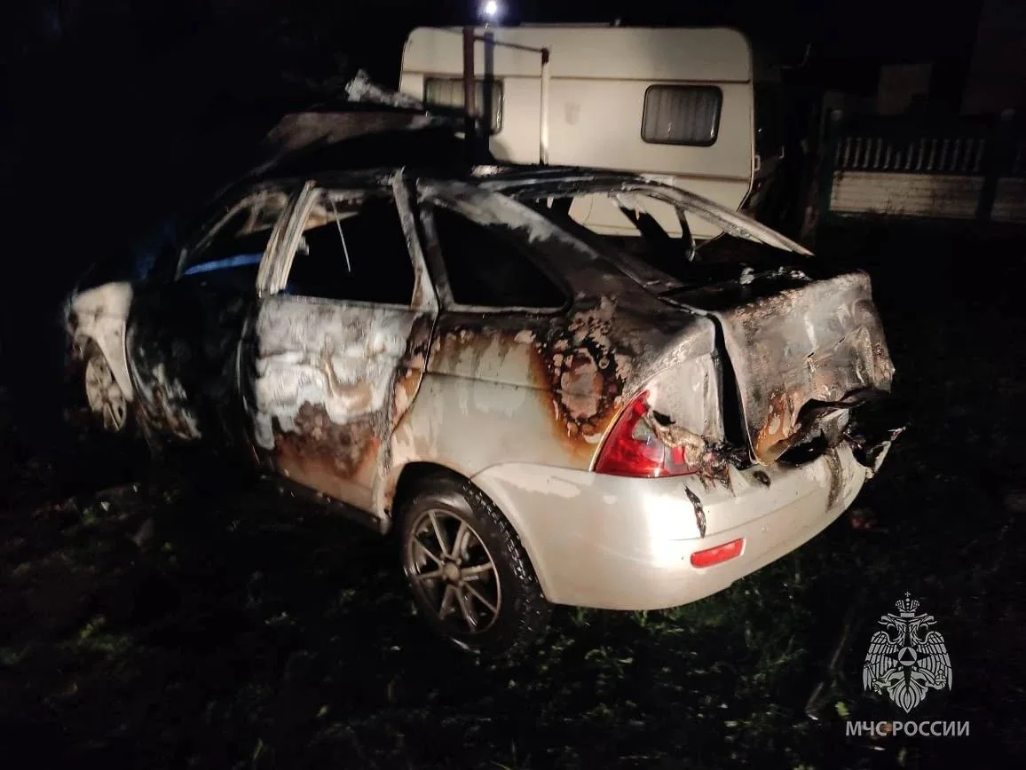 🔥В ночном пожаре в Абакане сгорела Лада, причиной стало неисправное электрооборудование