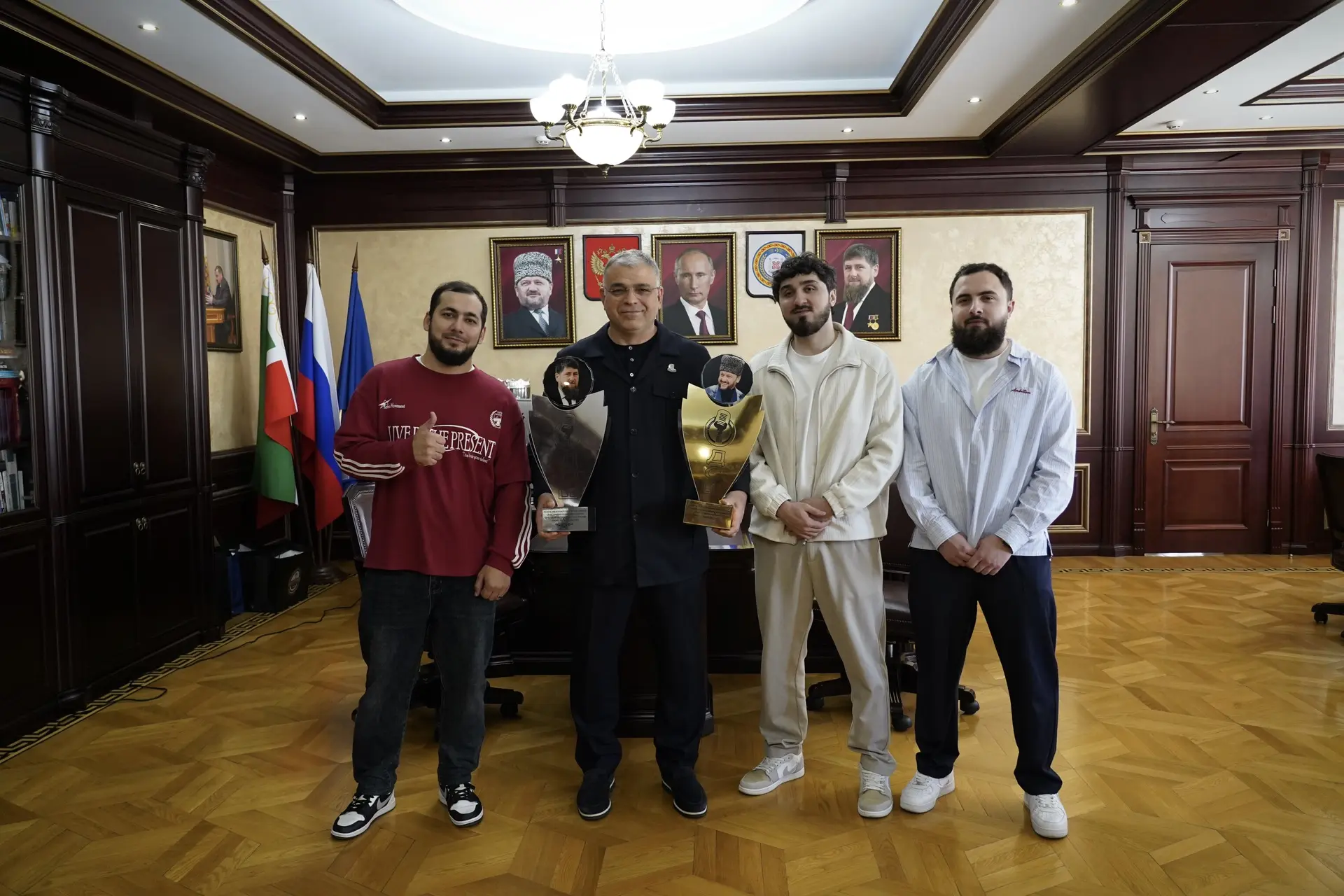 Заурбек Саидов поздравил КВНщиков ЧГУ с победой на фестивале «Дош»