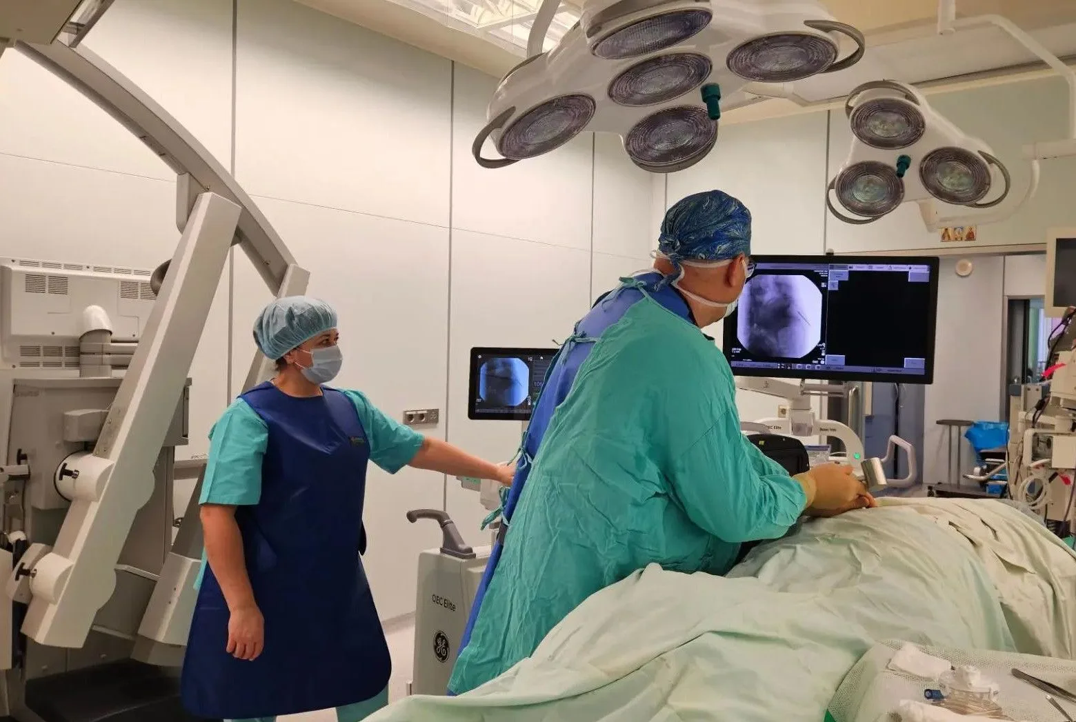 🏥 В Мурманске впервые провели операцию по новой методике лечения переломов