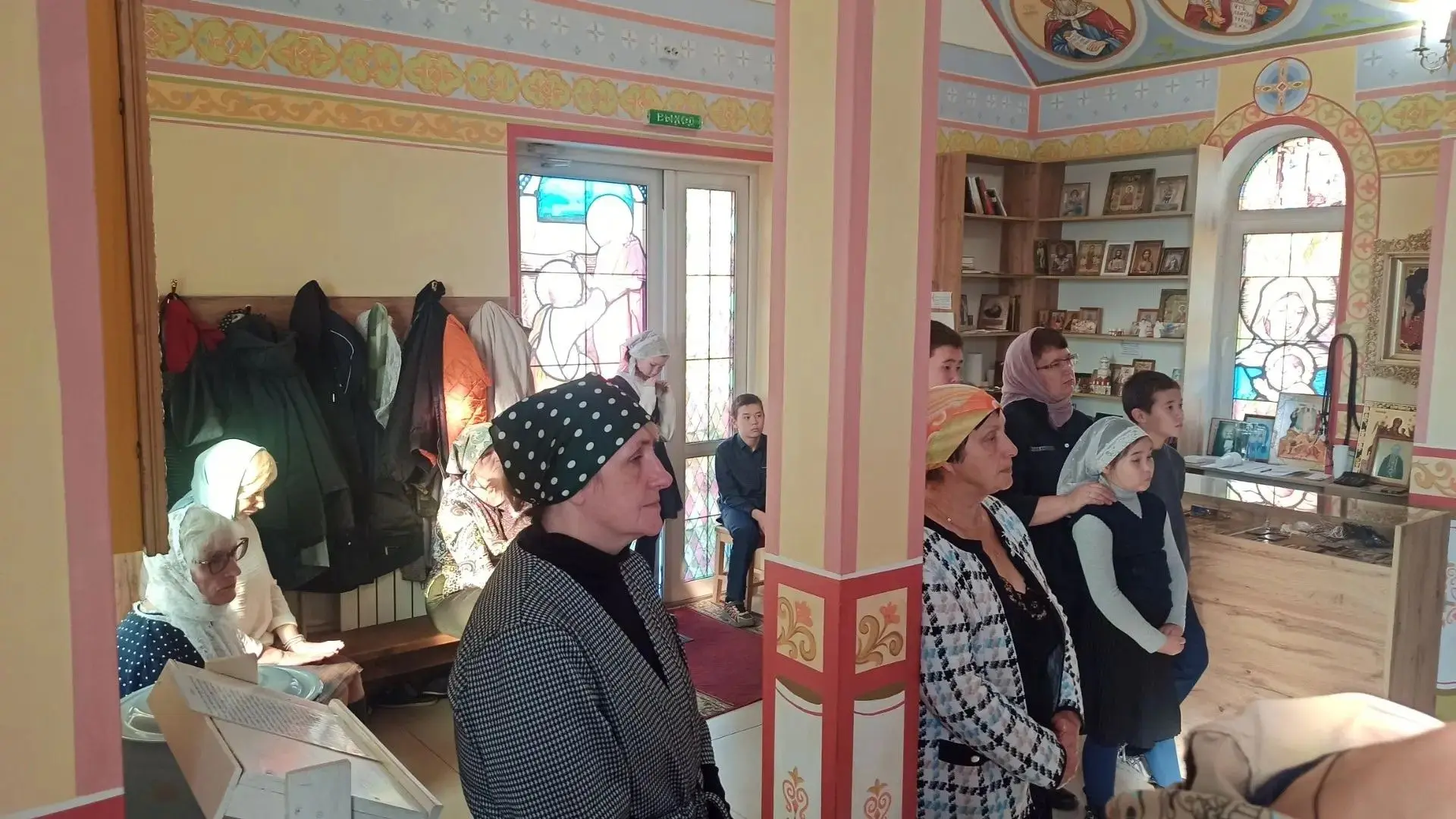 Хабаровский священник освятил четырёхметровый поклонный крест на берегу Амура