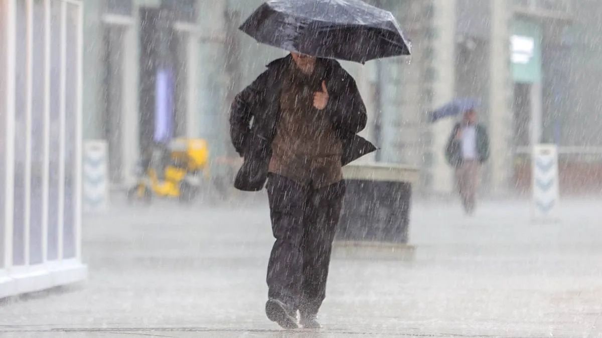 🌧Спасатели предупредили о сильном дожде в Москве в среду.