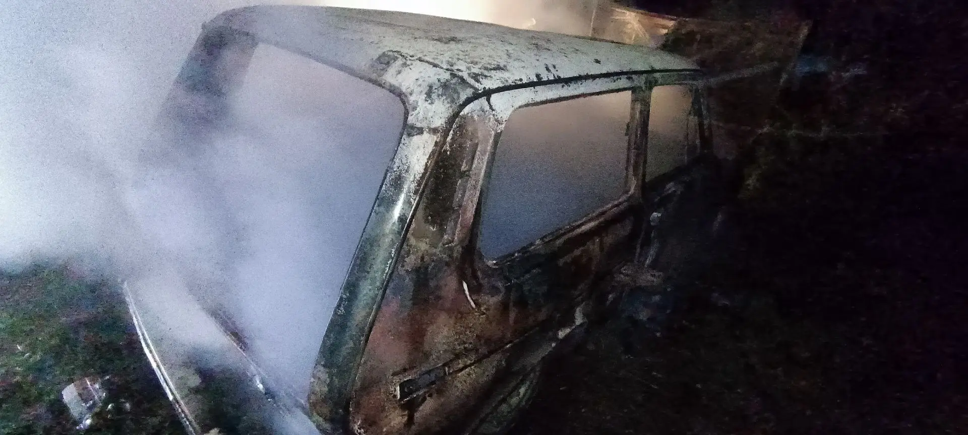 14 октября во 2-Поныровском сельсовете загорелся автомобиль "Нива".