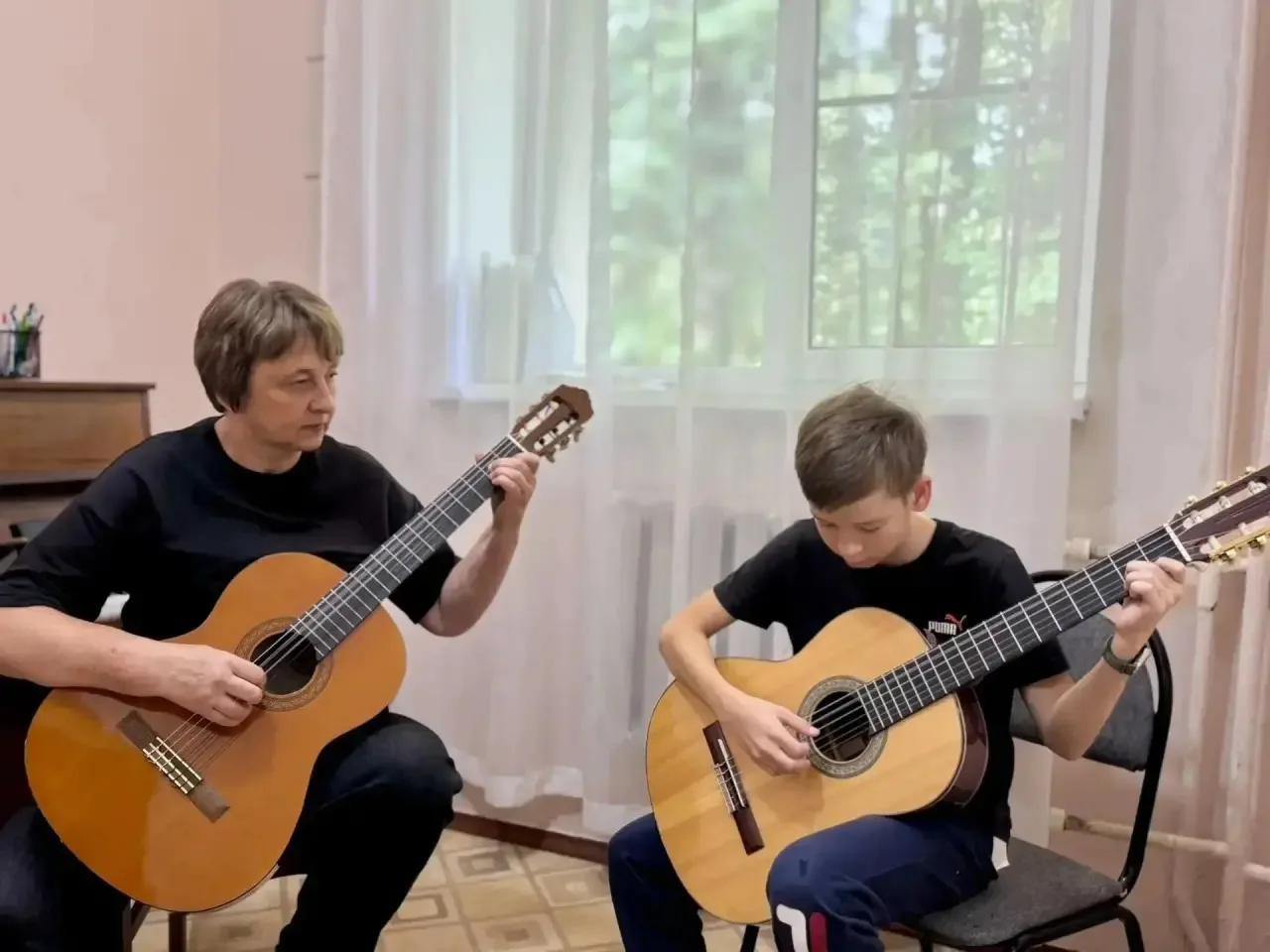 🎸 Урок гитары преподавателя Алпатовой Светланы Владимировны с учащимся 3 класса гитары...