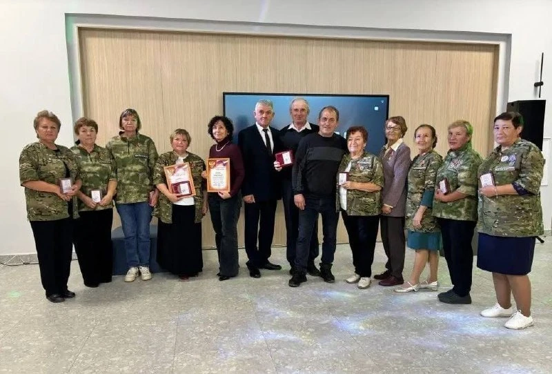 👏 Волонтёров Аксубаевского района наградили за помощь участникам СВО